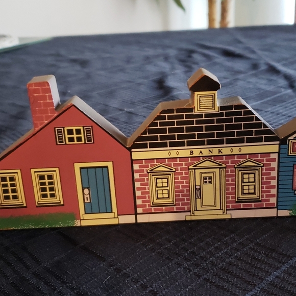 Shop Village Buildings/Shelf Sitters or Hanger. - Picture 4 of 8